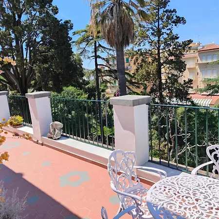 Konukevi Casa Enzina Sorrento