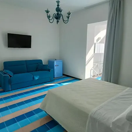 게스트하우스 Casa Enzina 4*
