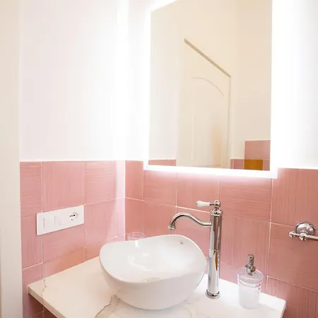 Casa Enzina 게스트하우스 4*